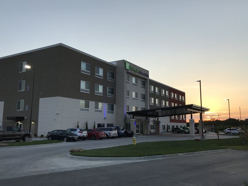 Holiday Inn Express & Suites - Kansas City - Lee'S Summit By Ihg Εξωτερικό φωτογραφία